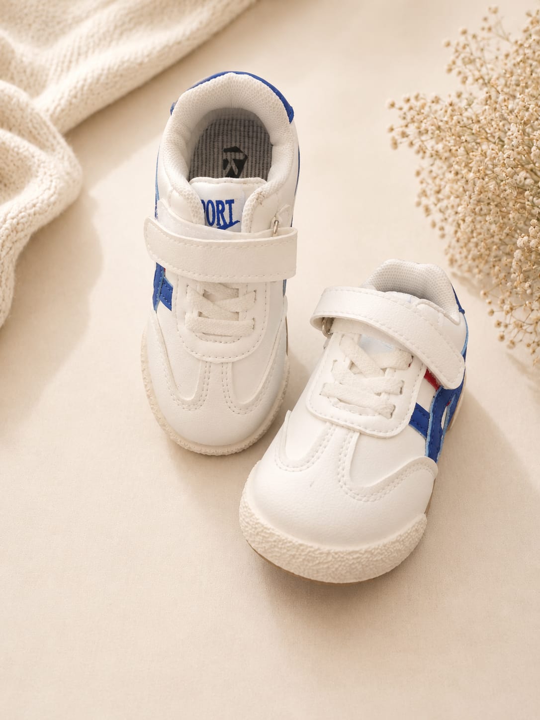 Classic White Sneakers Blue Red