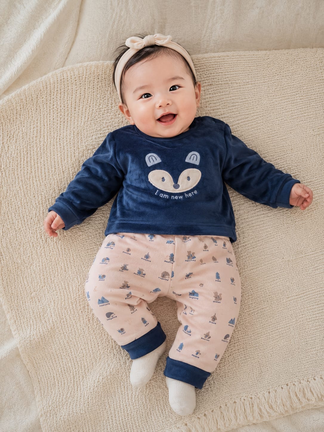 Infants "I Am New Here" Plush Fleece Winter Sweatshirt & Joggers Set